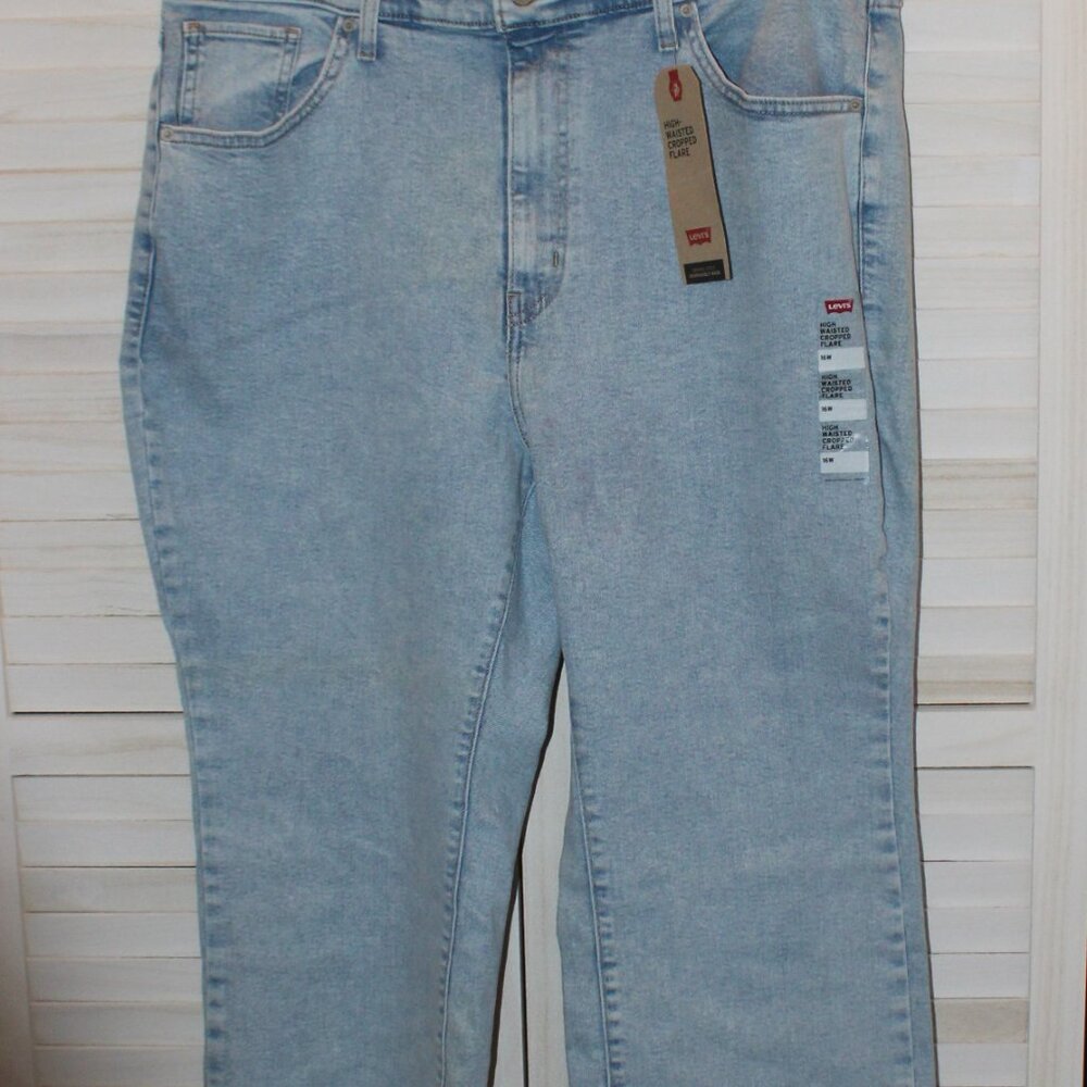 Levi’s High Waisted Crop Flare Jean - Picture 4 of 8